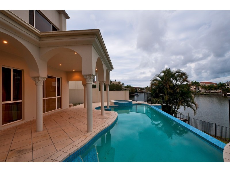 6 Istana View, Clear Island Waters QLD 4226