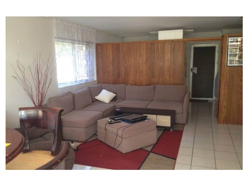 1/22 Philip Ave, Broadbeach QLD 4218