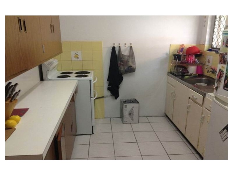 1/22 Philip Ave, Broadbeach QLD 4218