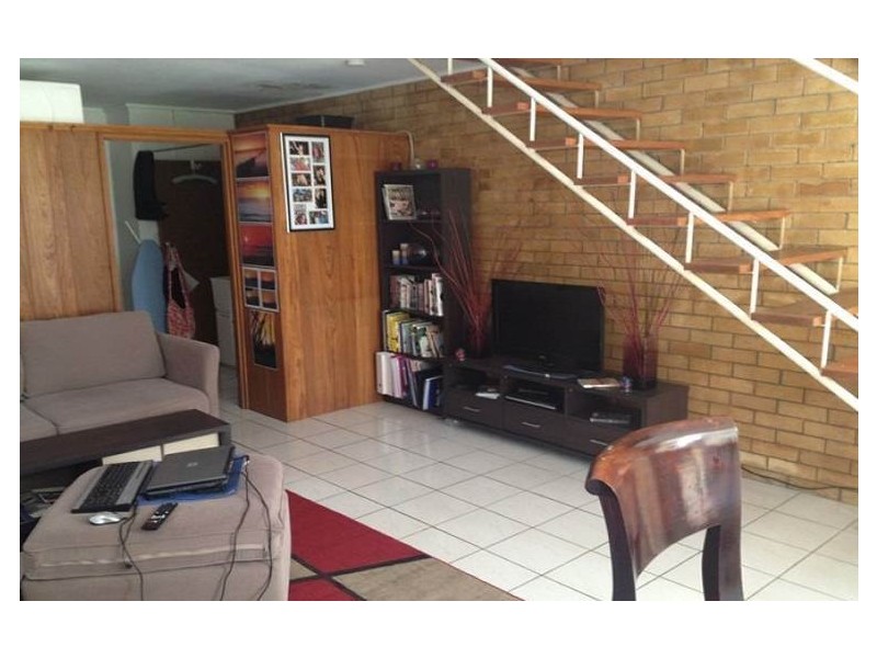 1/22 Philip Ave, Broadbeach QLD 4218