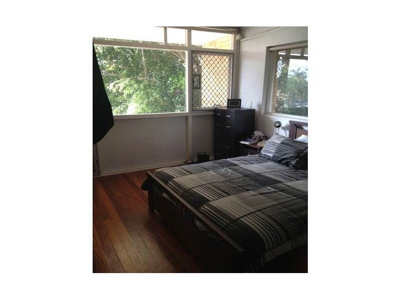 1/22 Philip Ave, Broadbeach QLD 4218