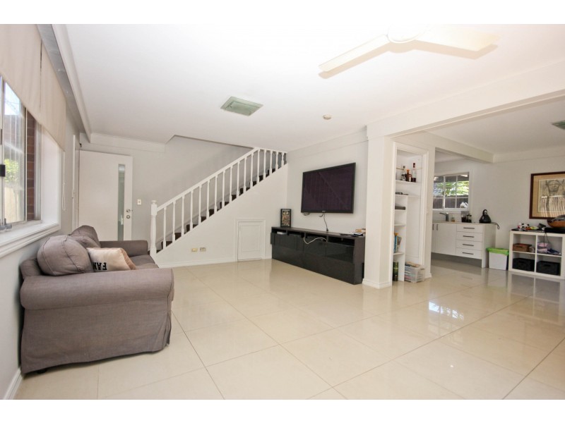 2/5 Dowling Drive, Southport QLD 4215