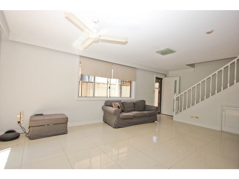 2/5 Dowling Drive, Southport QLD 4215