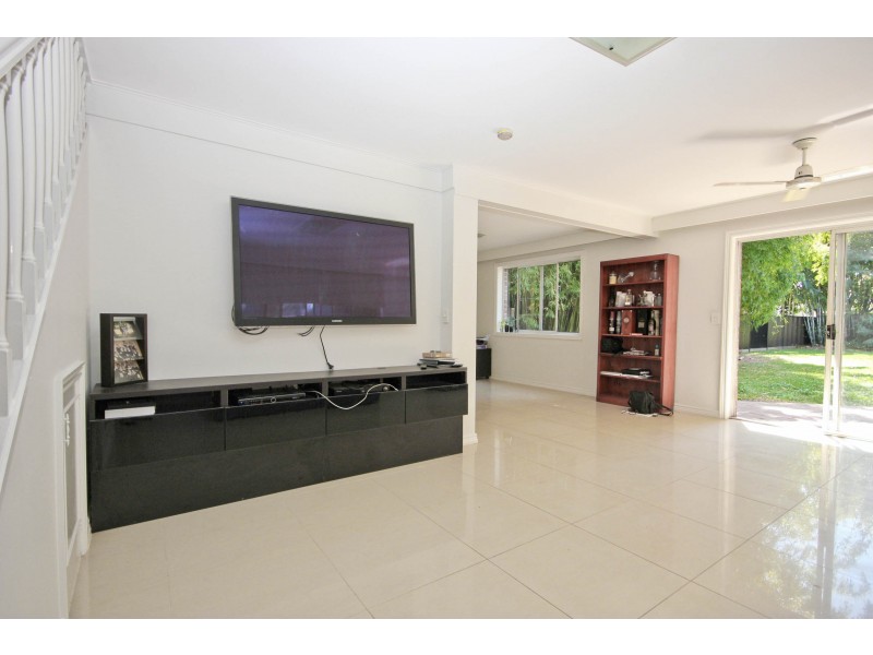 2/5 Dowling Drive, Southport QLD 4215