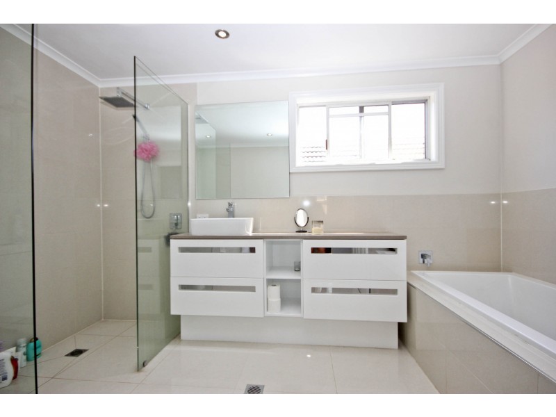 2/5 Dowling Drive, Southport QLD 4215