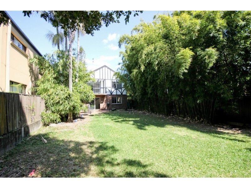 2/5 Dowling Drive, Southport QLD 4215