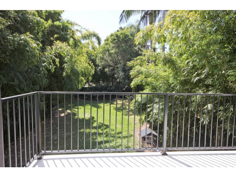 2/5 Dowling Drive, Southport QLD 4215