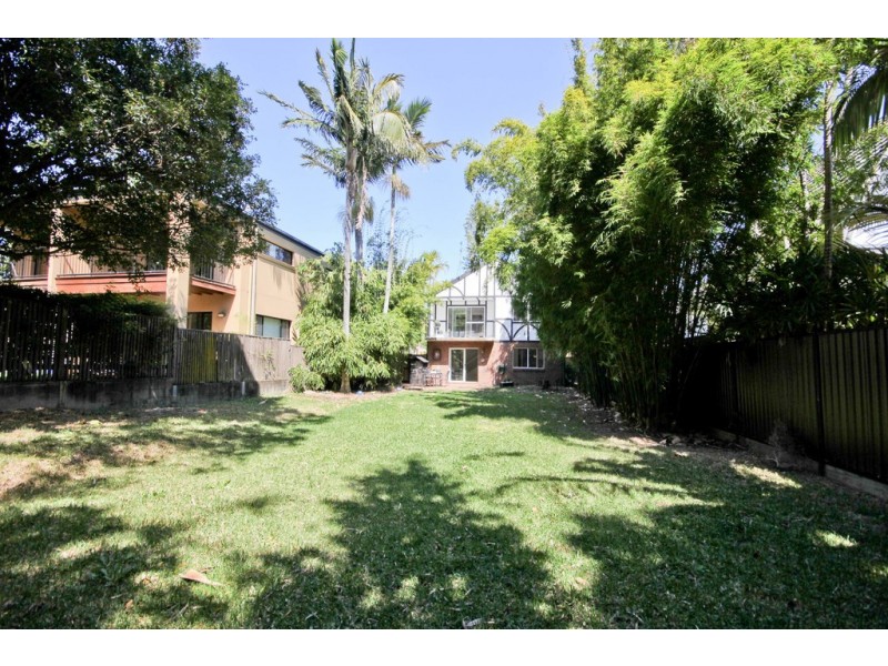 2/5 Dowling Drive, Southport QLD 4215