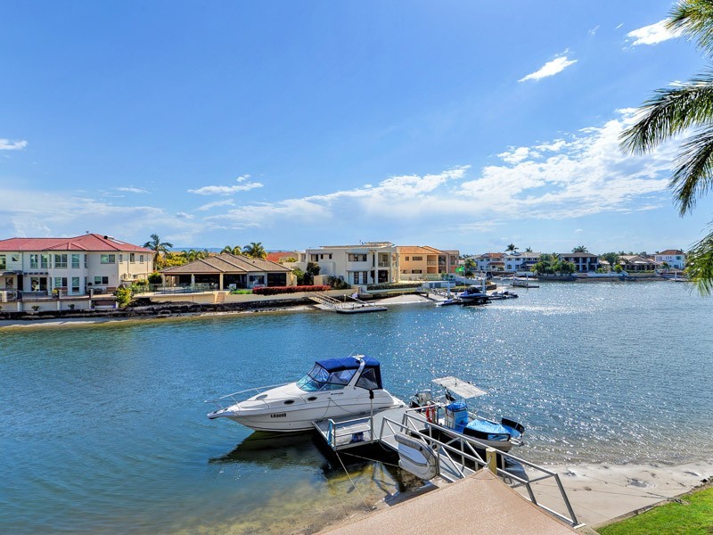 33/76 Bayview Street, Runaway Bay QLD 4216