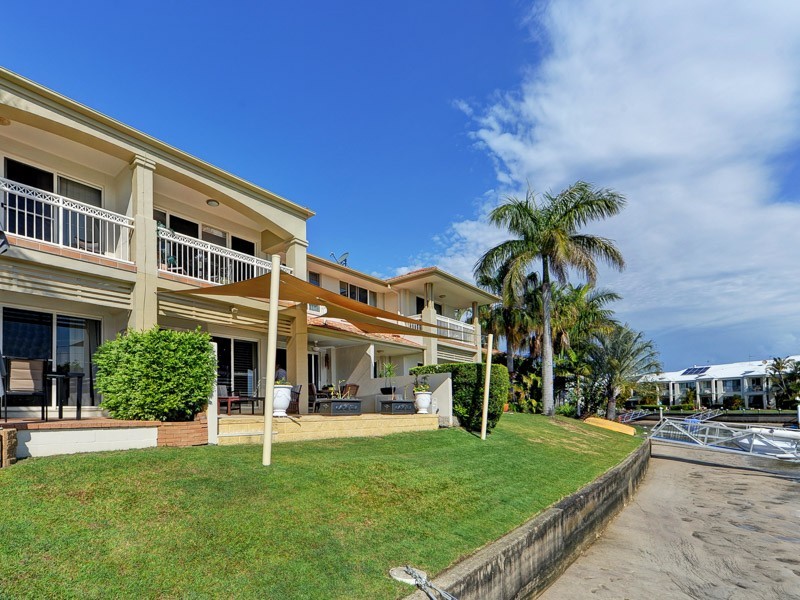 33/76 Bayview Street, Runaway Bay QLD 4216