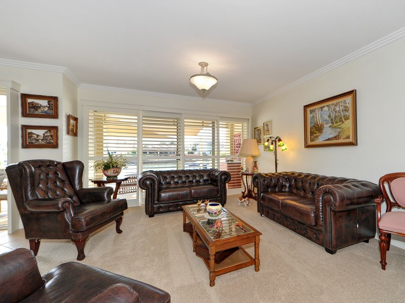 33/76 Bayview Street, Runaway Bay QLD 4216