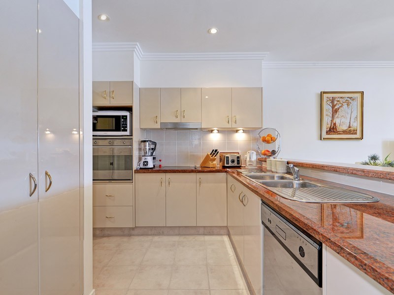 33/76 Bayview Street, Runaway Bay QLD 4216