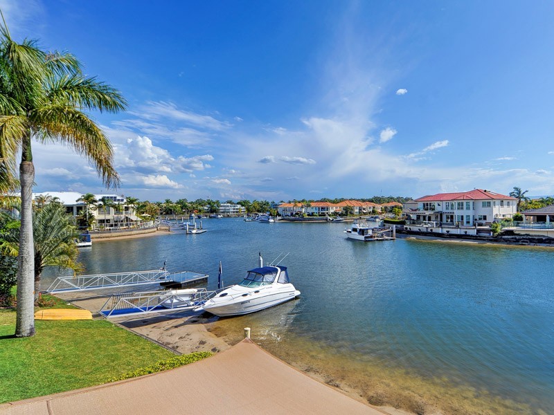 33/76 Bayview Street, Runaway Bay QLD 4216