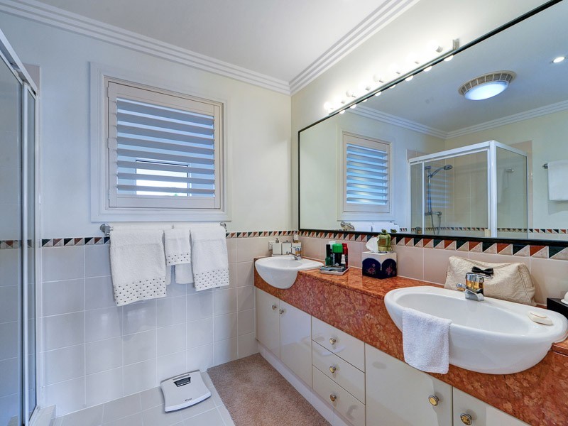 33/76 Bayview Street, Runaway Bay QLD 4216