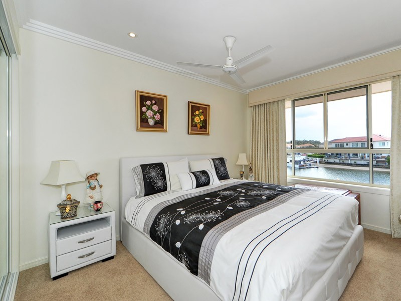 33/76 Bayview Street, Runaway Bay QLD 4216