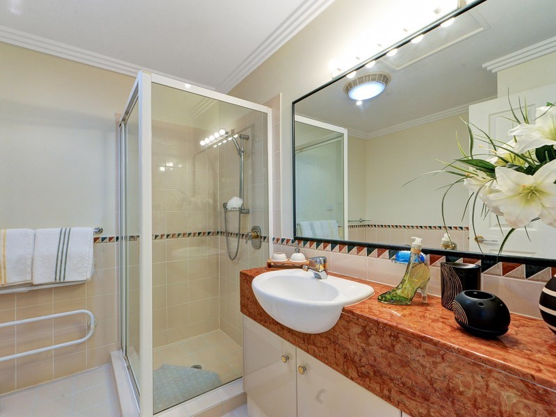 33/76 Bayview Street, Runaway Bay QLD 4216