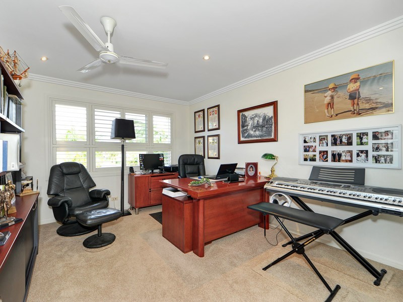 33/76 Bayview Street, Runaway Bay QLD 4216