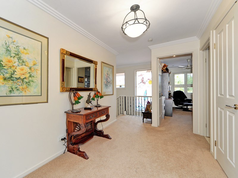 33/76 Bayview Street, Runaway Bay QLD 4216