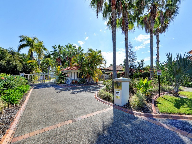 33/76 Bayview Street, Runaway Bay QLD 4216