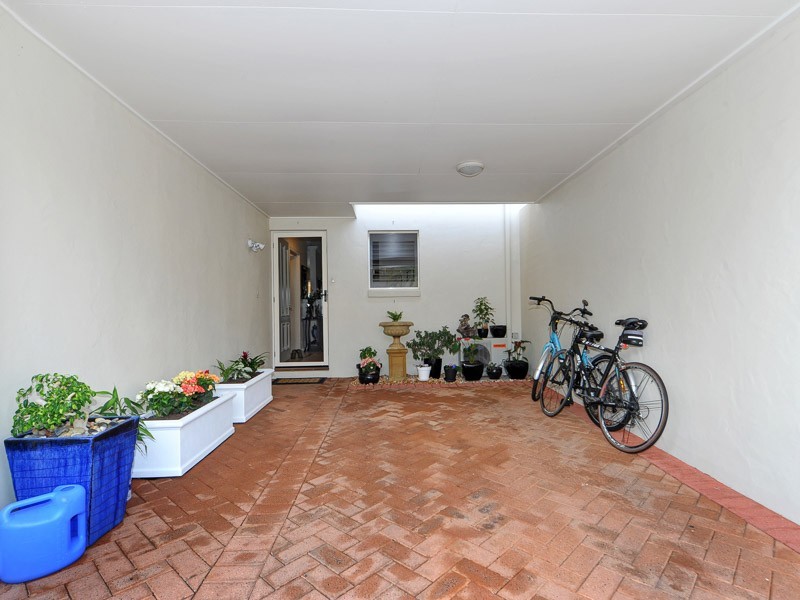 33/76 Bayview Street, Runaway Bay QLD 4216