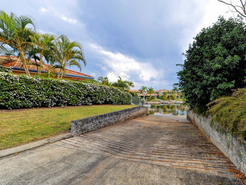 33/76 Bayview Street, Runaway Bay QLD 4216