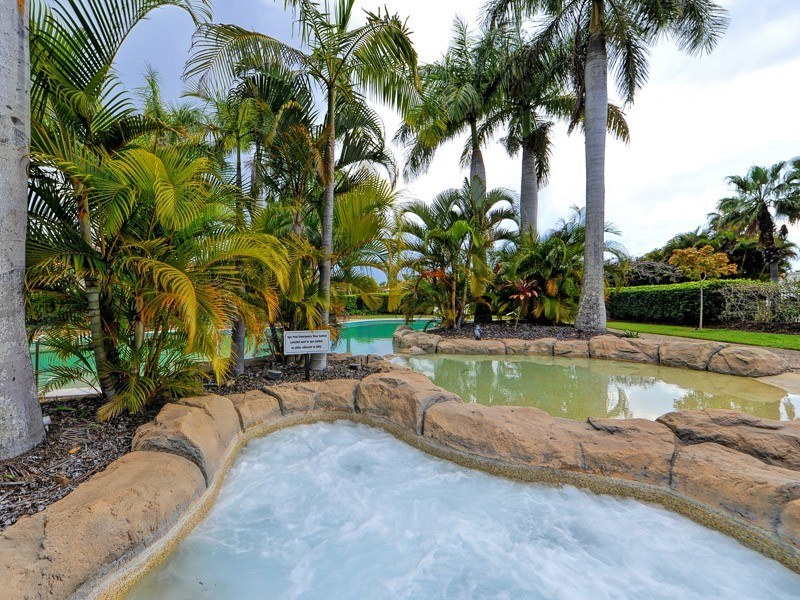 33/76 Bayview Street, Runaway Bay QLD 4216