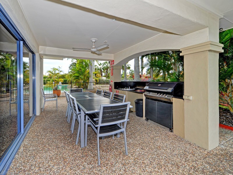 33/76 Bayview Street, Runaway Bay QLD 4216