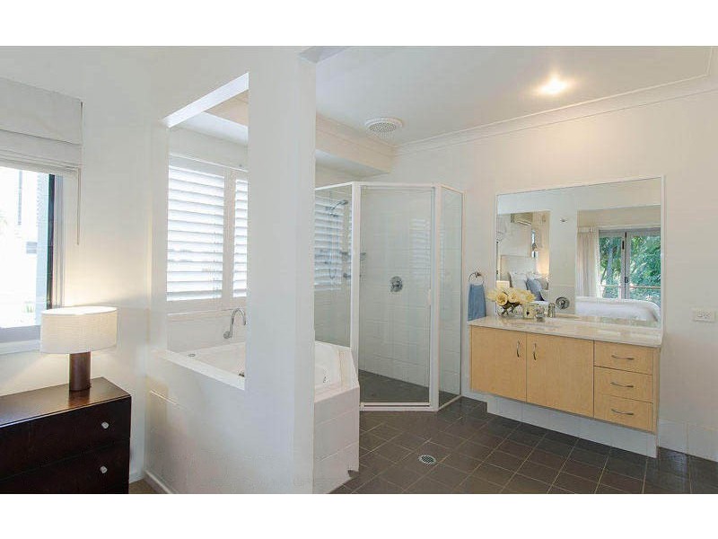 2/27 Norfolk Avenue, Surfers Paradise QLD 4217