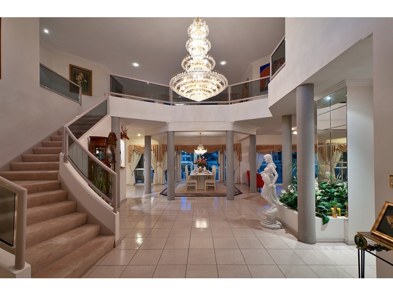 17 Tortuga Place, Clear Island Waters QLD 4226