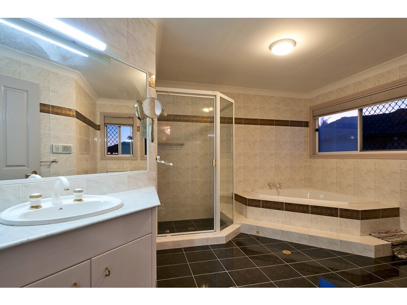 17 Tortuga Place, Clear Island Waters QLD 4226
