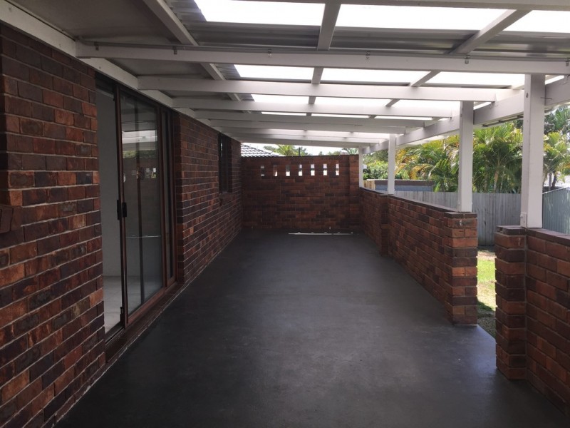 77 Lambros Drive, Benowa QLD 4217