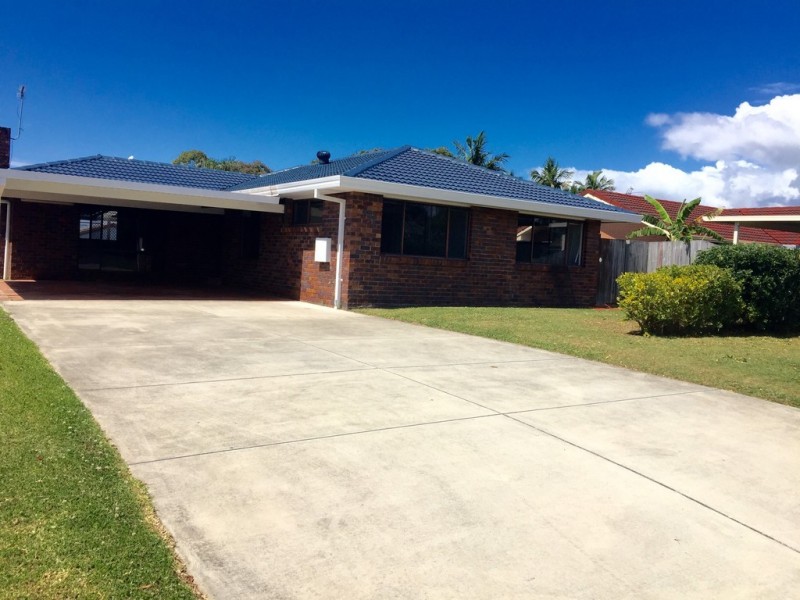 77 Lambros Drive, Benowa QLD 4217