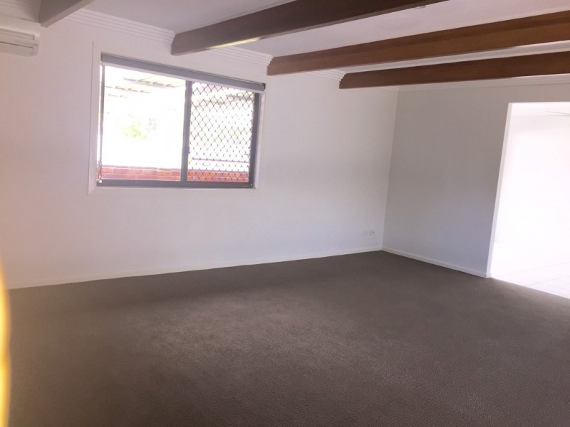 77 Lambros Drive, Benowa QLD 4217