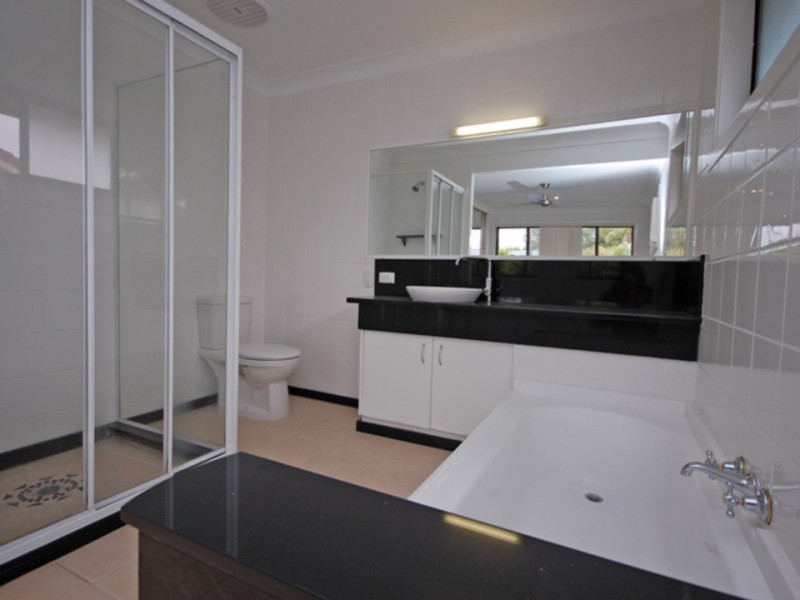 77 Lambros Drive, Benowa QLD 4217