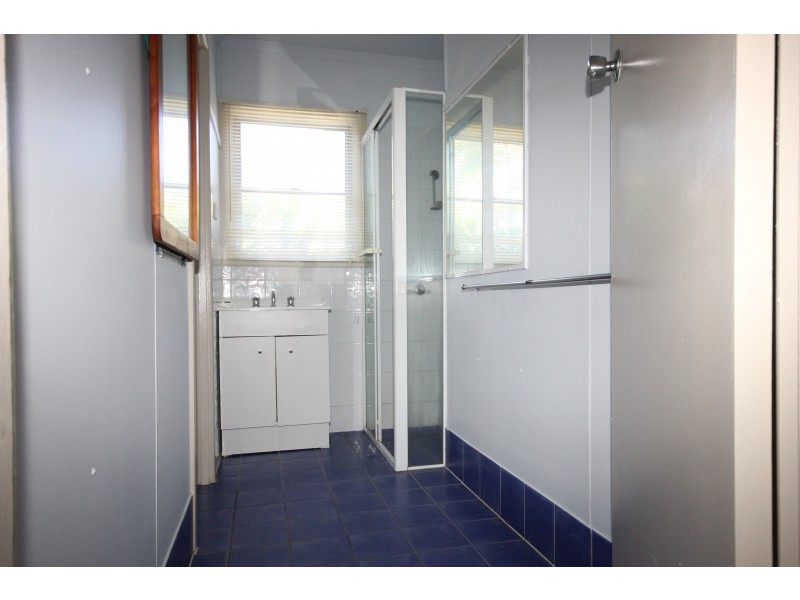 63 Robert st, Labrador QLD 4215