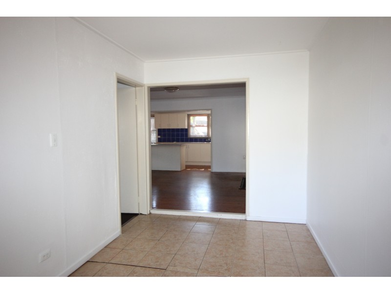 63 Robert st, Labrador QLD 4215