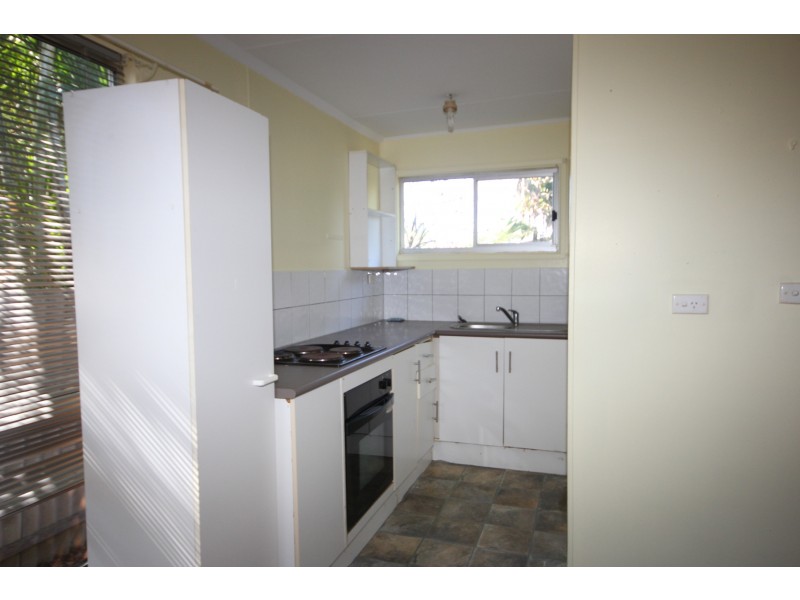 63 Robert st, Labrador QLD 4215