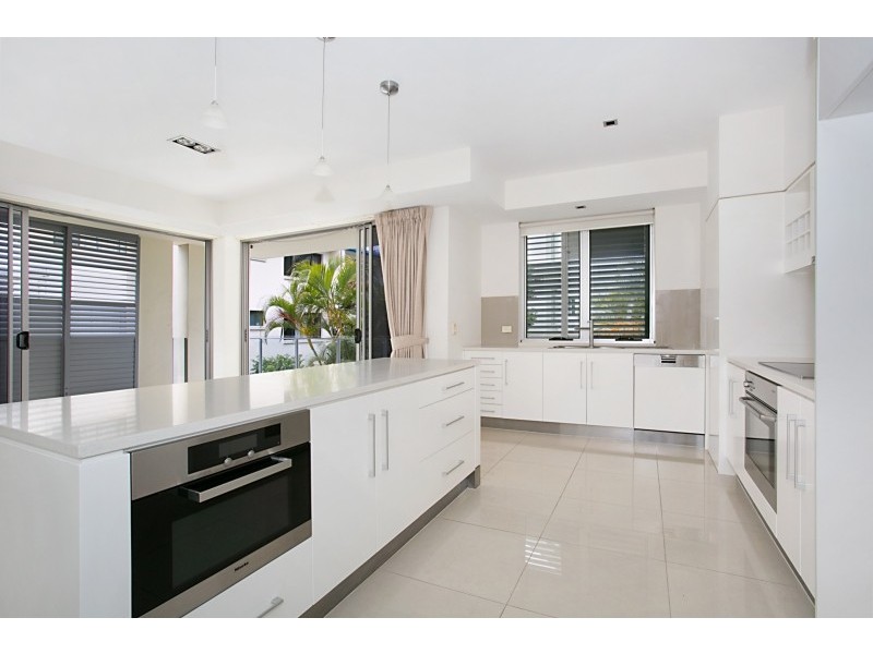 2/ 17 Anne Avenue, Broadbeach QLD 4218