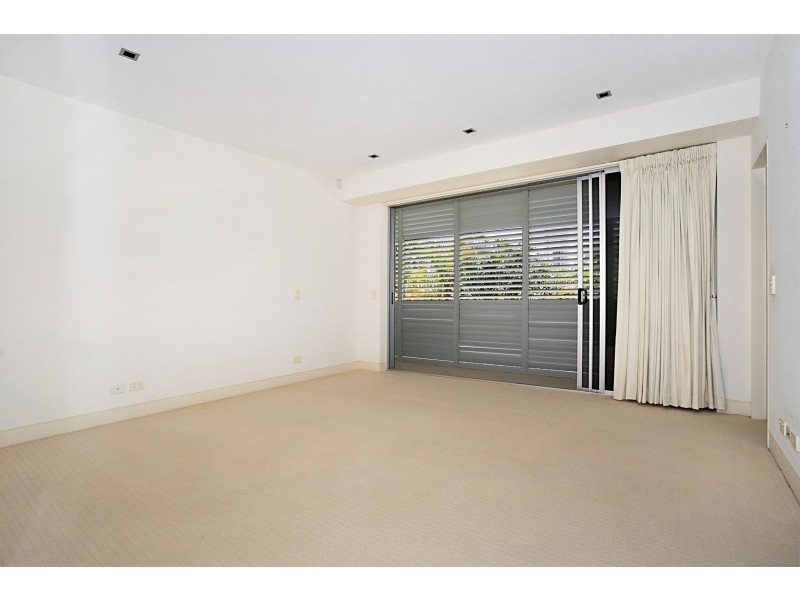 2/ 17 Anne Avenue, Broadbeach QLD 4218
