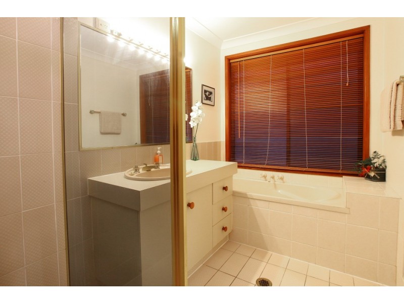 3 Queenscliff Crescent, Robina QLD 4226