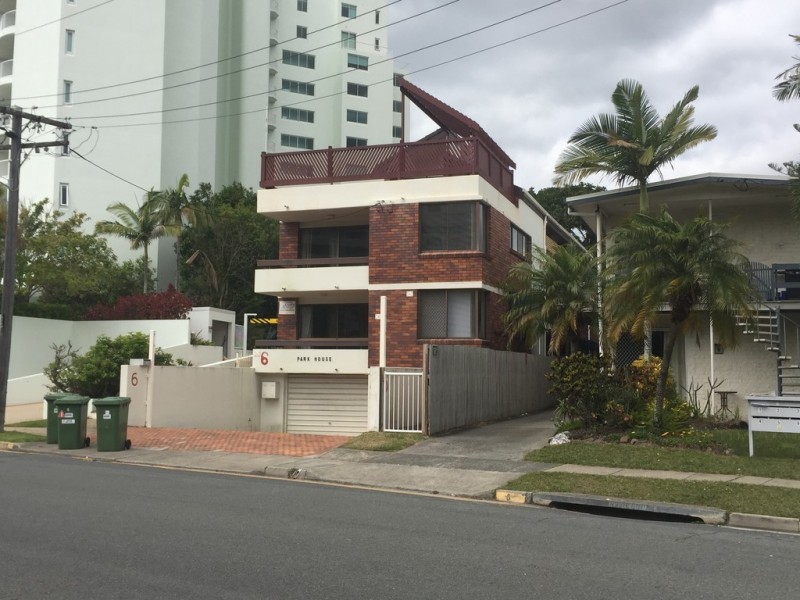 6a Robert st, Labrador QLD 4215