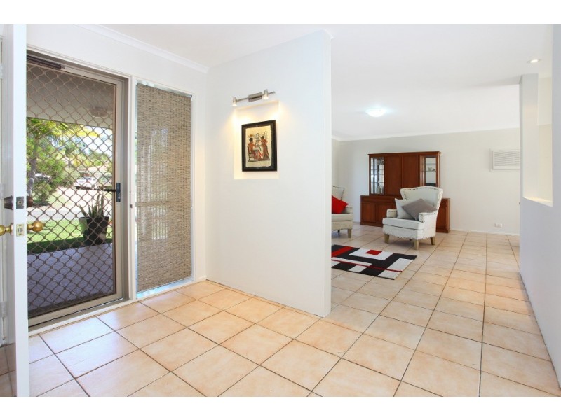 4 Macedon Close, Robina QLD 4226