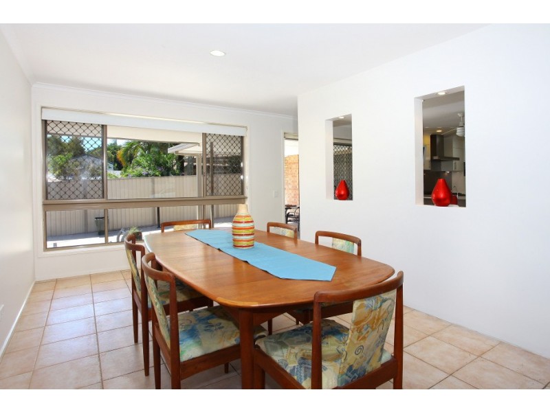 4 Macedon Close, Robina QLD 4226