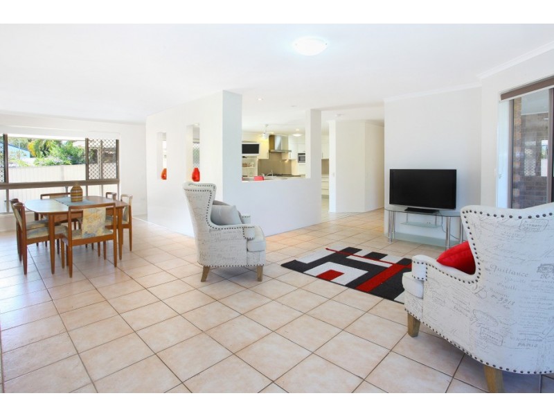 4 Macedon Close, Robina QLD 4226