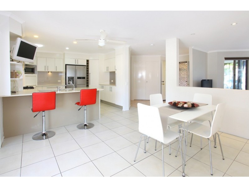 4 Macedon Close, Robina QLD 4226