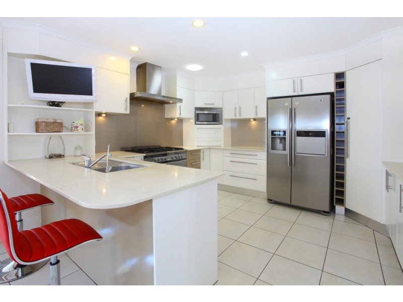 4 Macedon Close, Robina QLD 4226