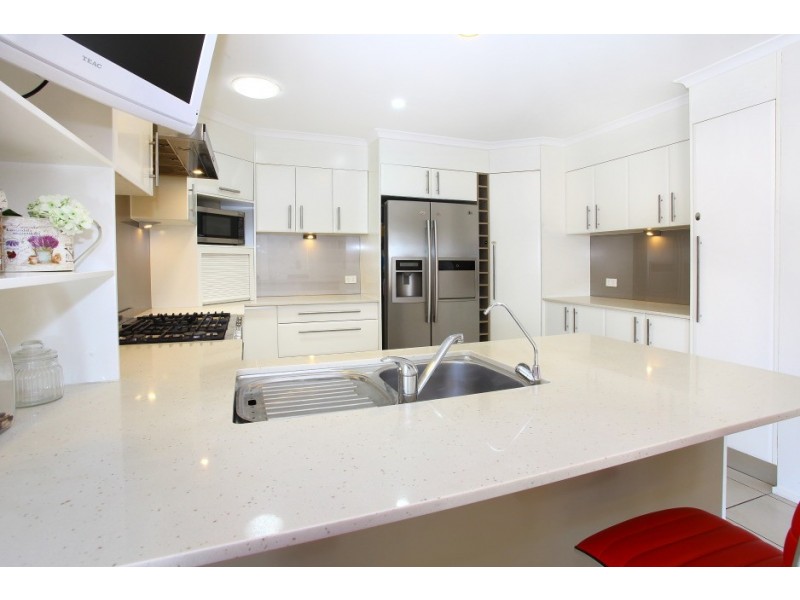 4 Macedon Close, Robina QLD 4226