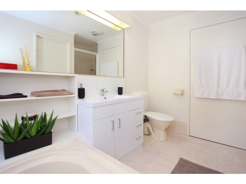4 Macedon Close, Robina QLD 4226