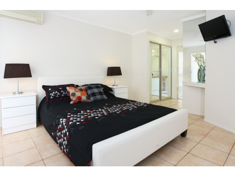 4 Macedon Close, Robina QLD 4226
