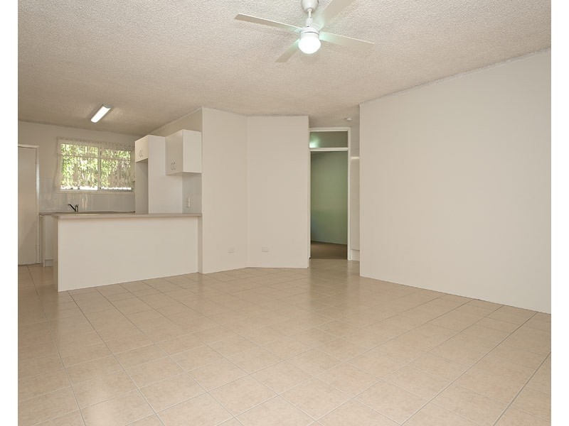 2/120 Stanhill Drive, Chevron Island QLD 4217